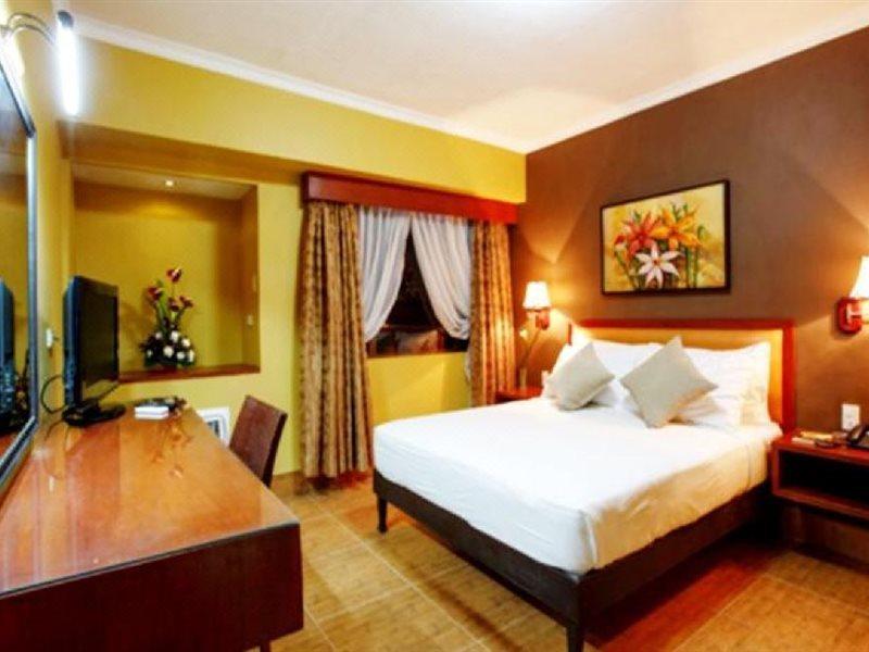 Pamulinawen Hotel Laoag Exteriör bild