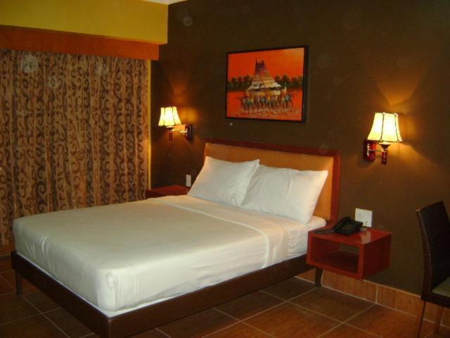 Pamulinawen Hotel Laoag Rum bild