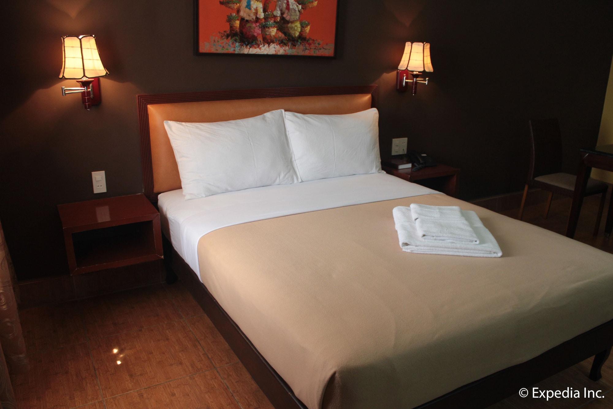 Pamulinawen Hotel Laoag Exteriör bild