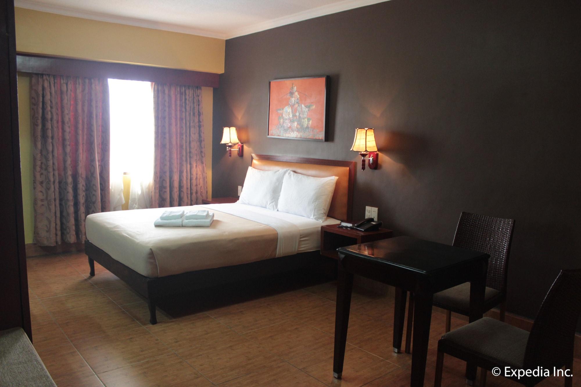 Pamulinawen Hotel Laoag Exteriör bild