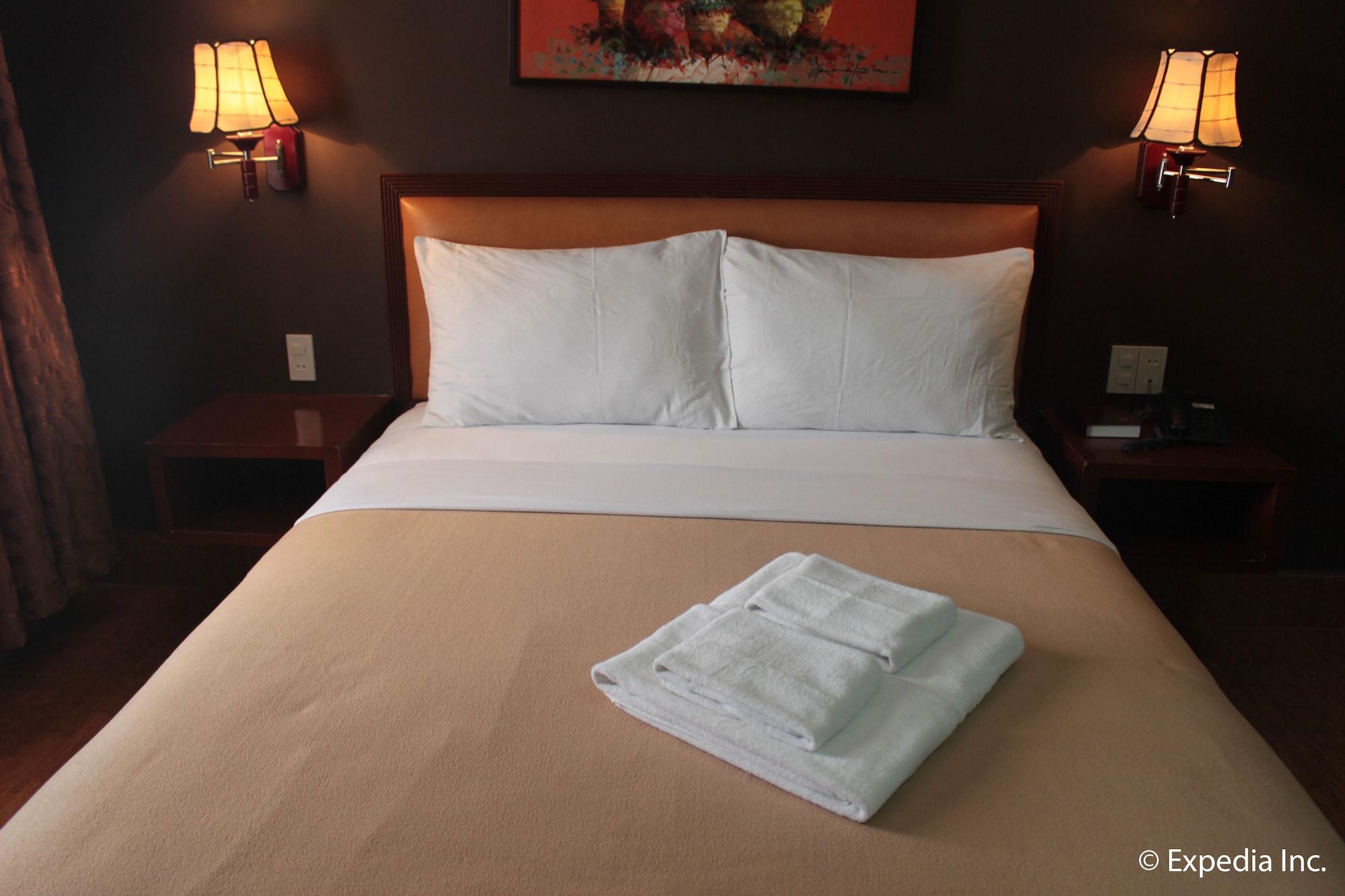 Pamulinawen Hotel Laoag Exteriör bild