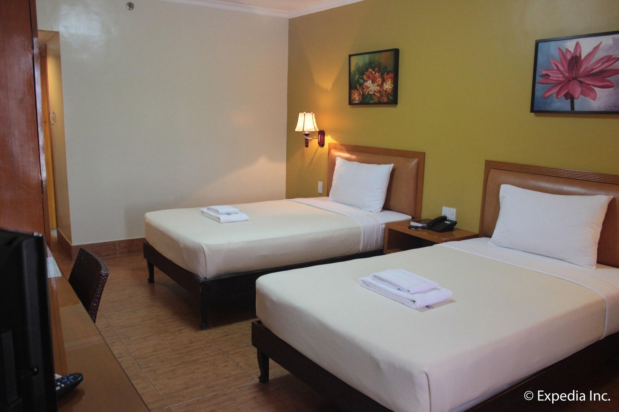 Pamulinawen Hotel Laoag Exteriör bild