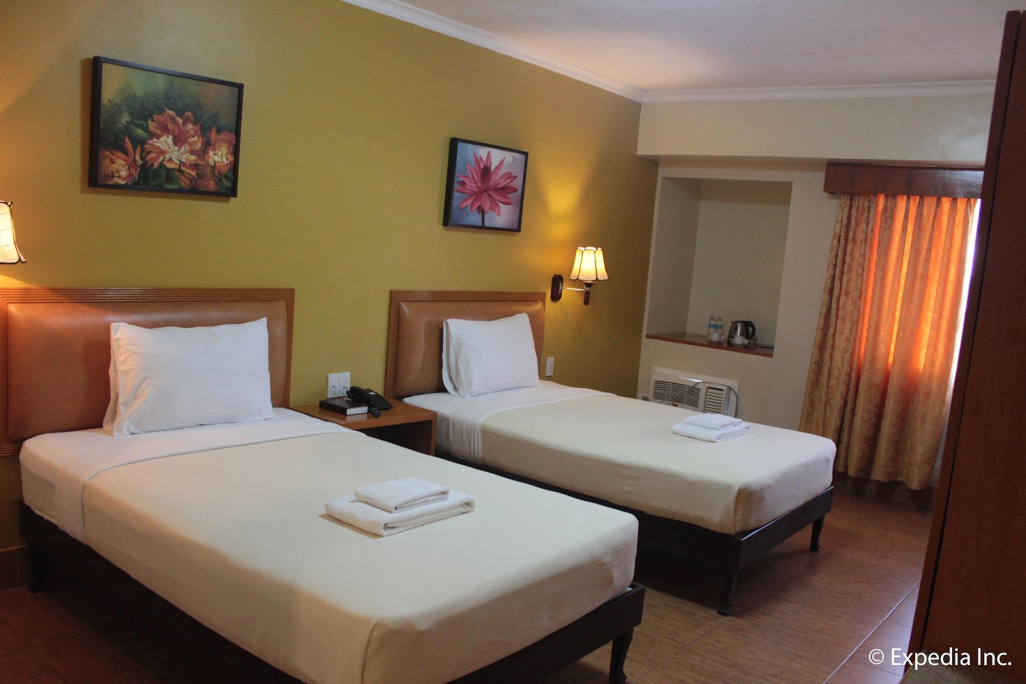 Pamulinawen Hotel Laoag Exteriör bild