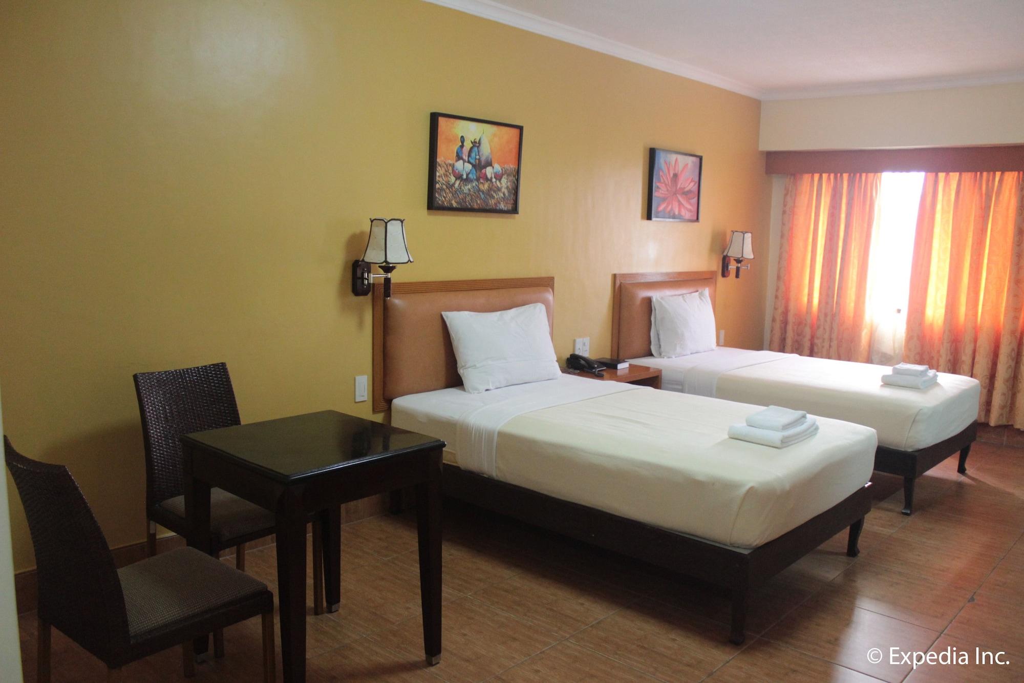 Pamulinawen Hotel Laoag Exteriör bild