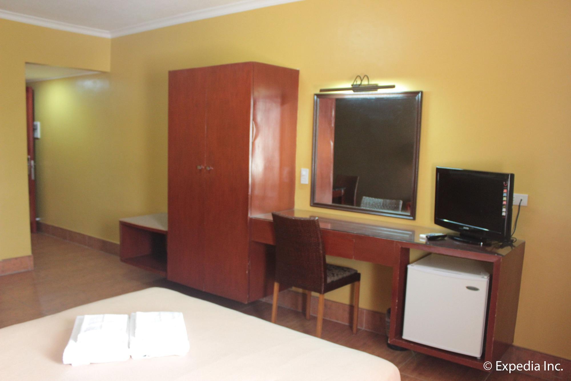 Pamulinawen Hotel Laoag Exteriör bild