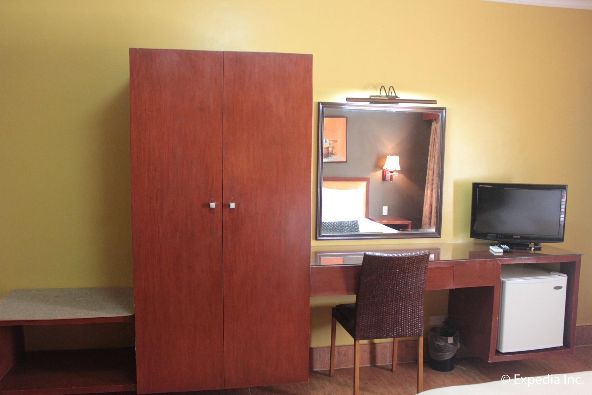 Pamulinawen Hotel Laoag Exteriör bild
