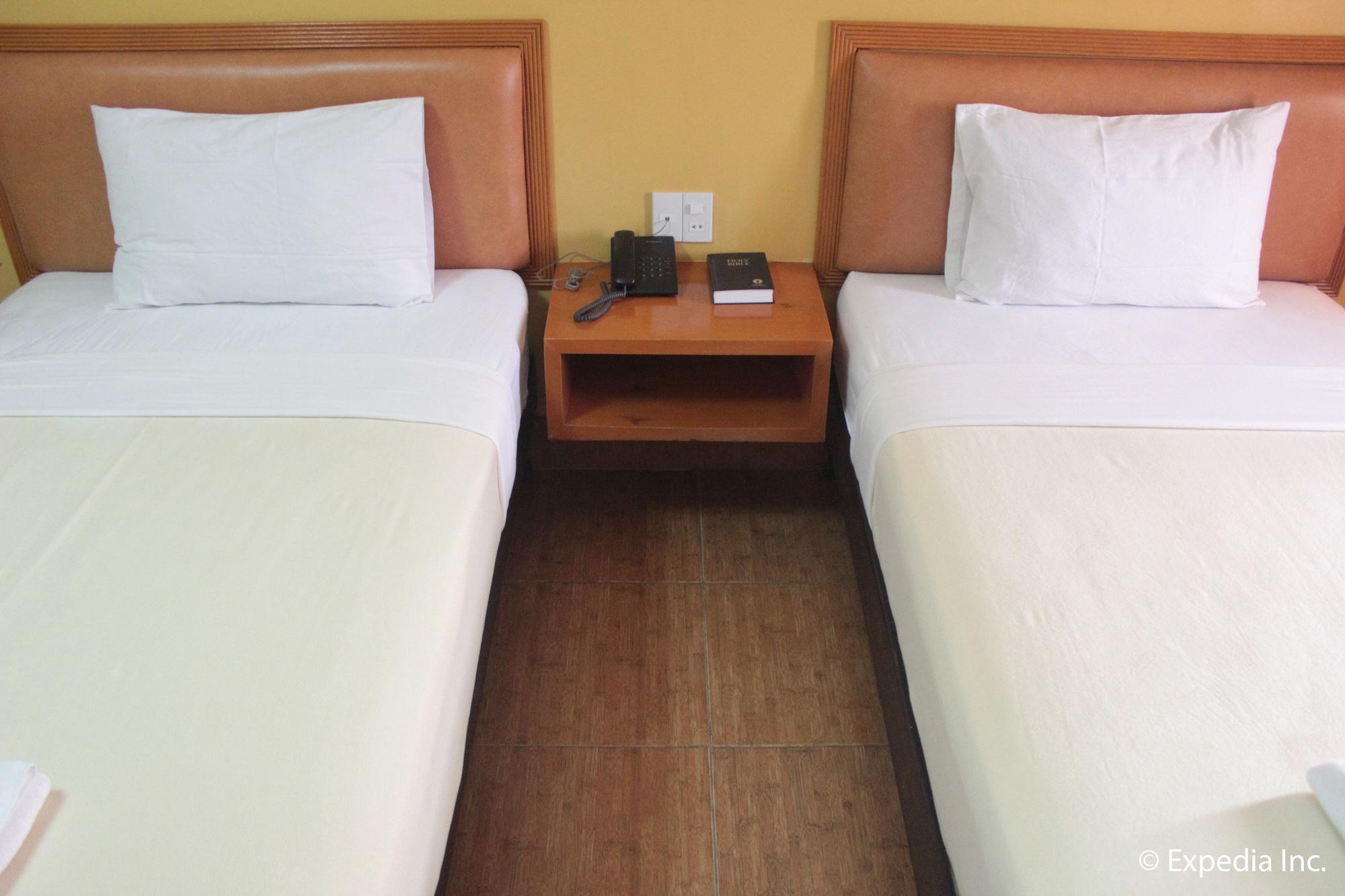 Pamulinawen Hotel Laoag Exteriör bild
