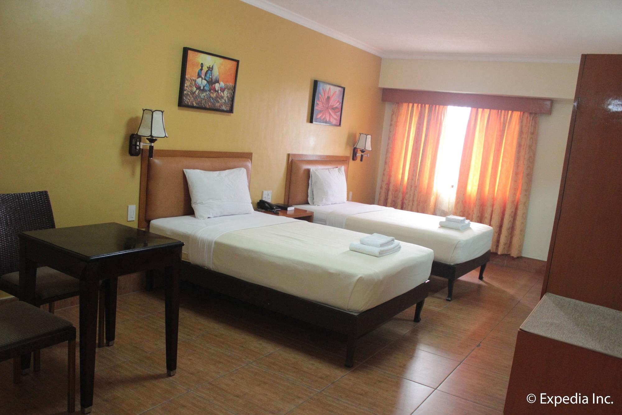 Pamulinawen Hotel Laoag Exteriör bild