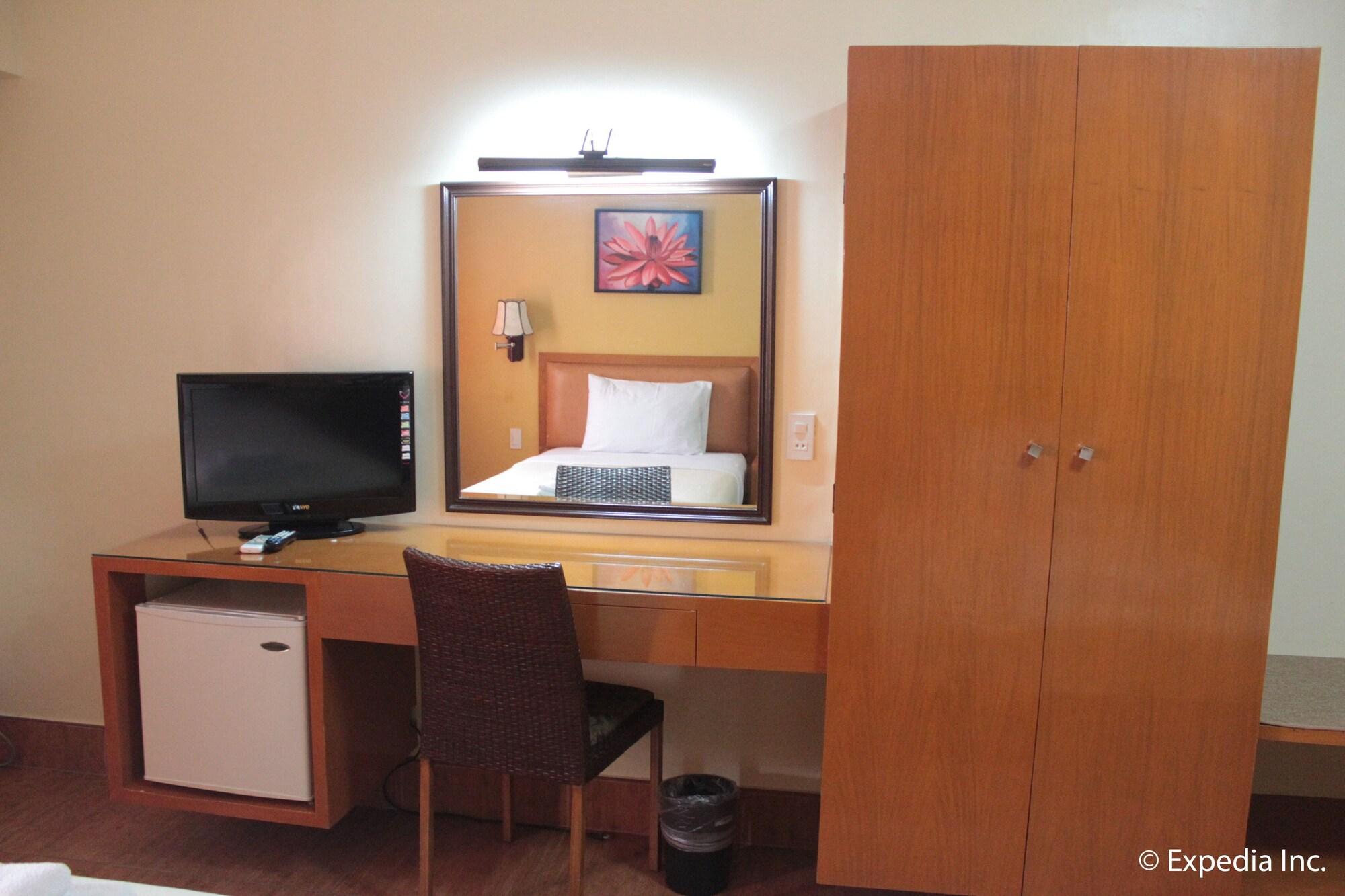 Pamulinawen Hotel Laoag Exteriör bild