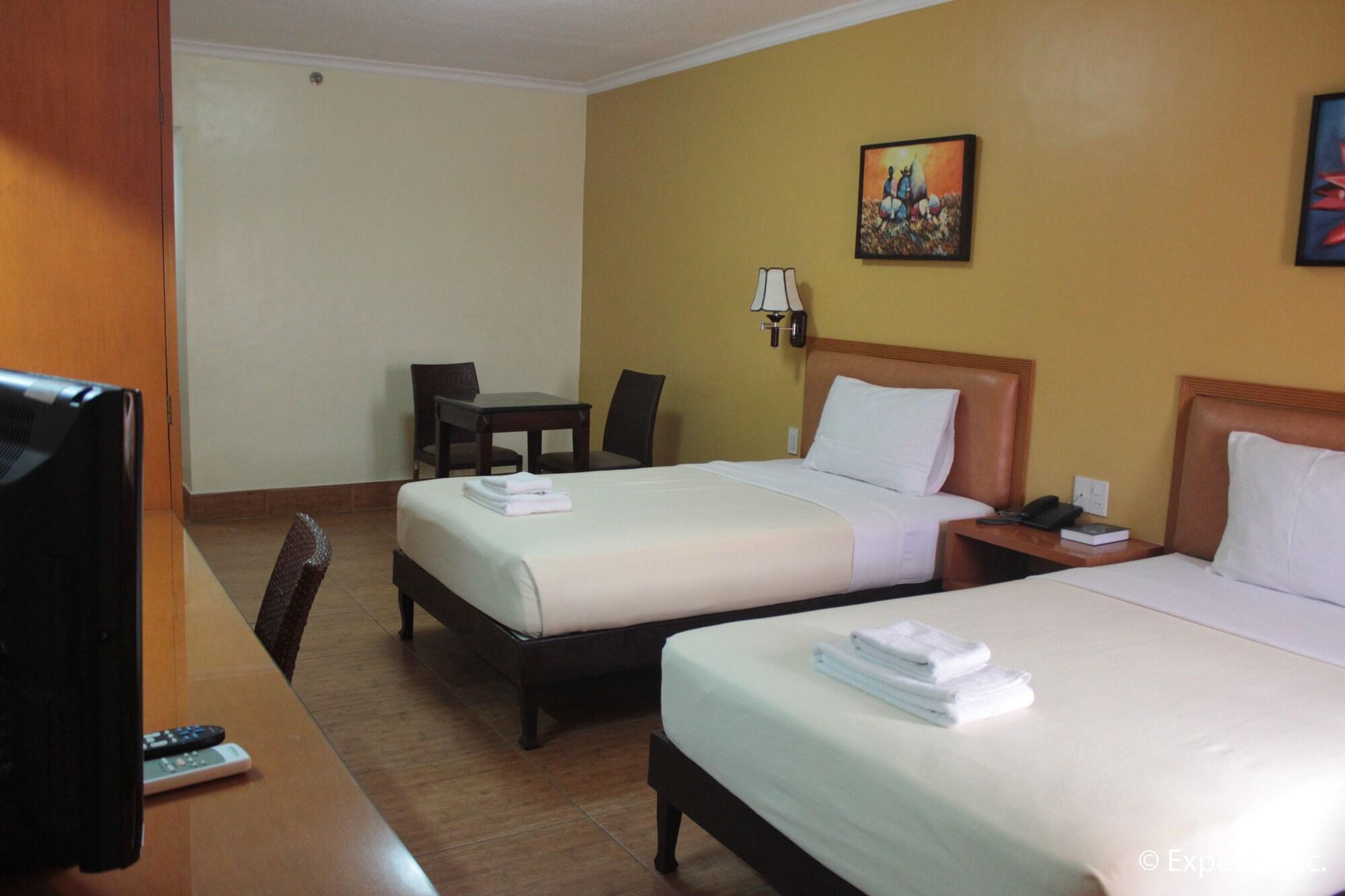 Pamulinawen Hotel Laoag Exteriör bild