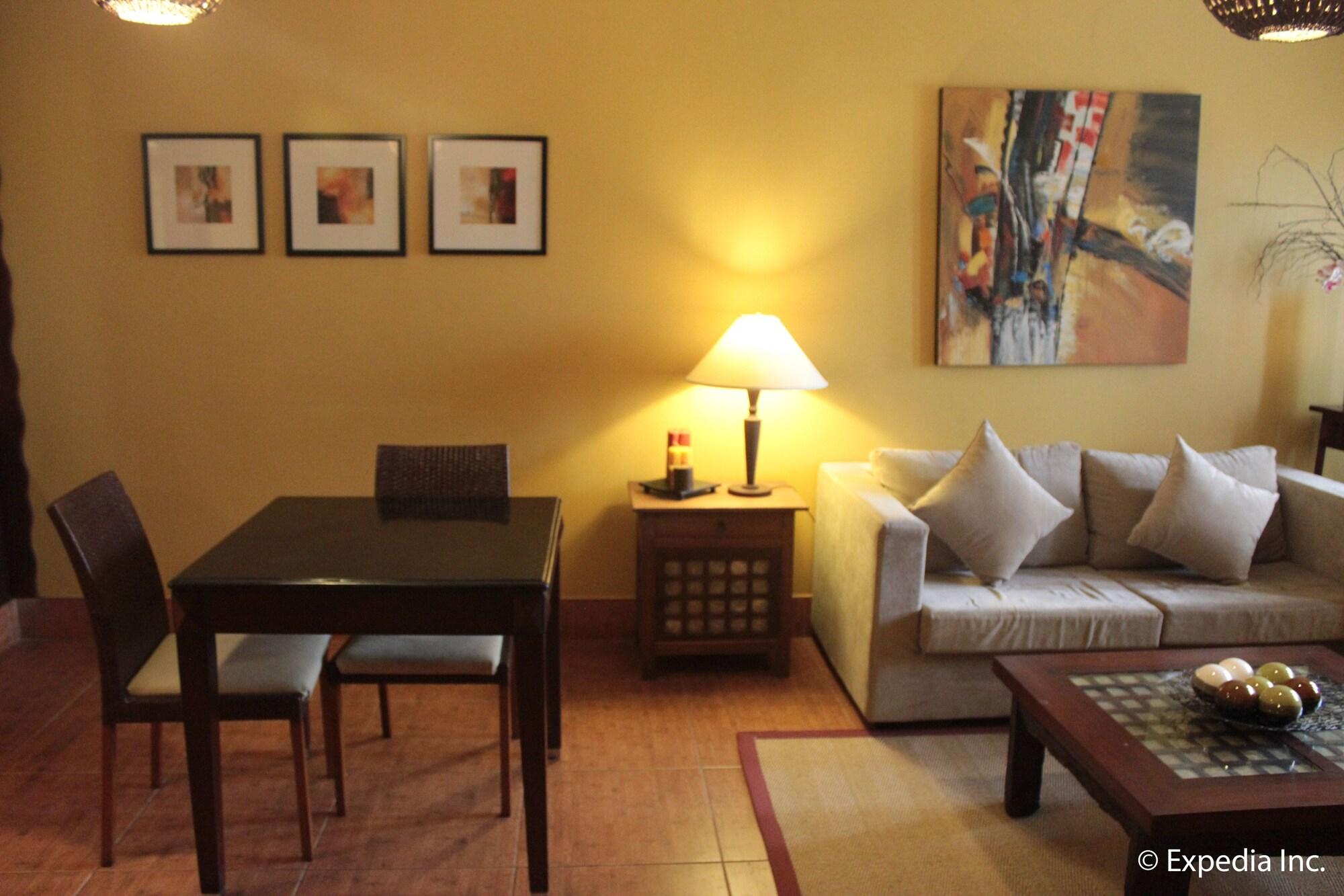 Pamulinawen Hotel Laoag Exteriör bild