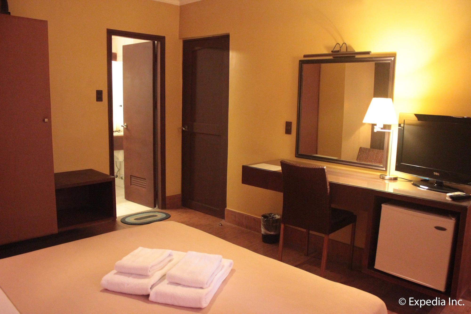 Pamulinawen Hotel Laoag Exteriör bild