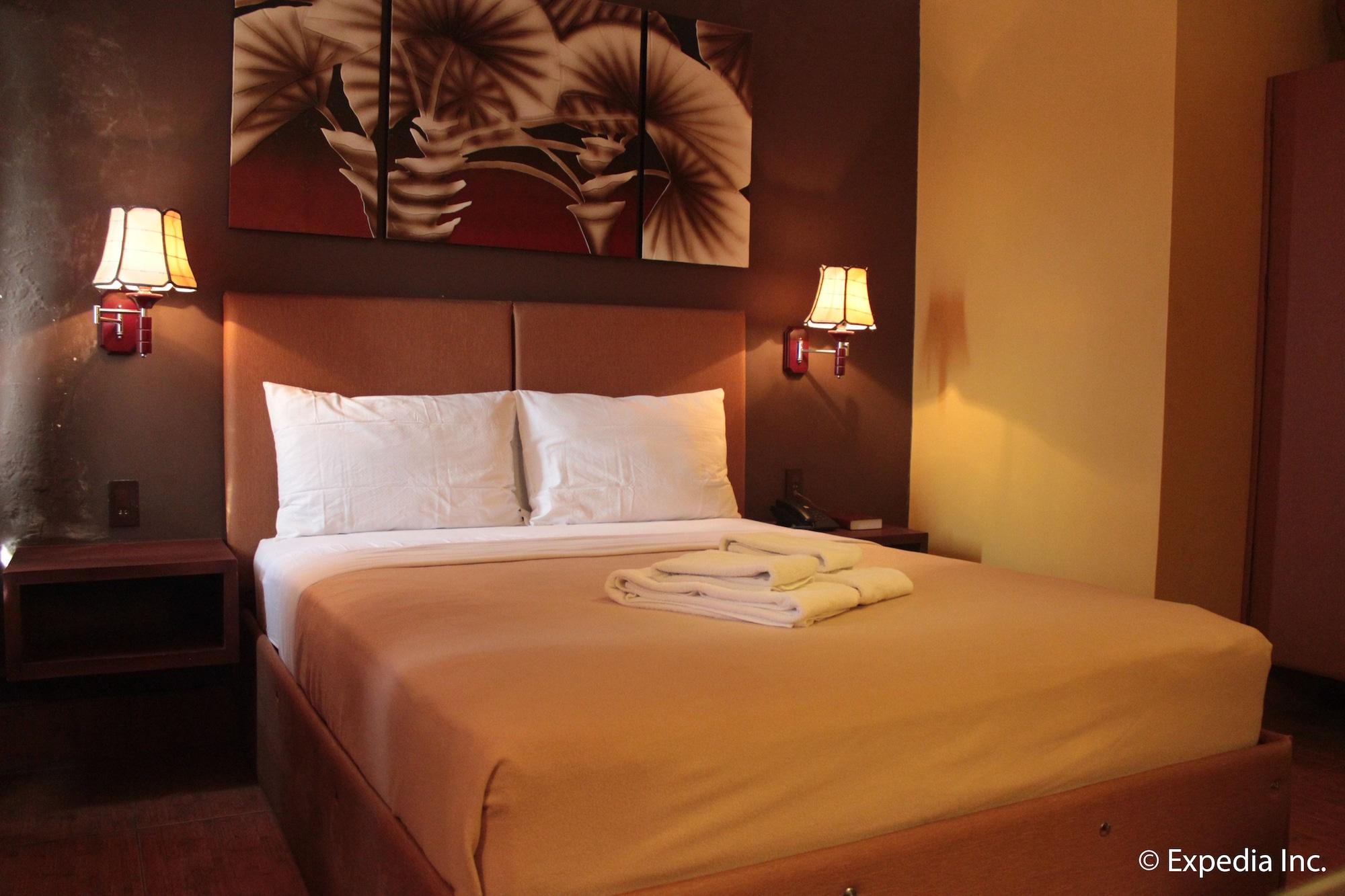 Pamulinawen Hotel Laoag Exteriör bild