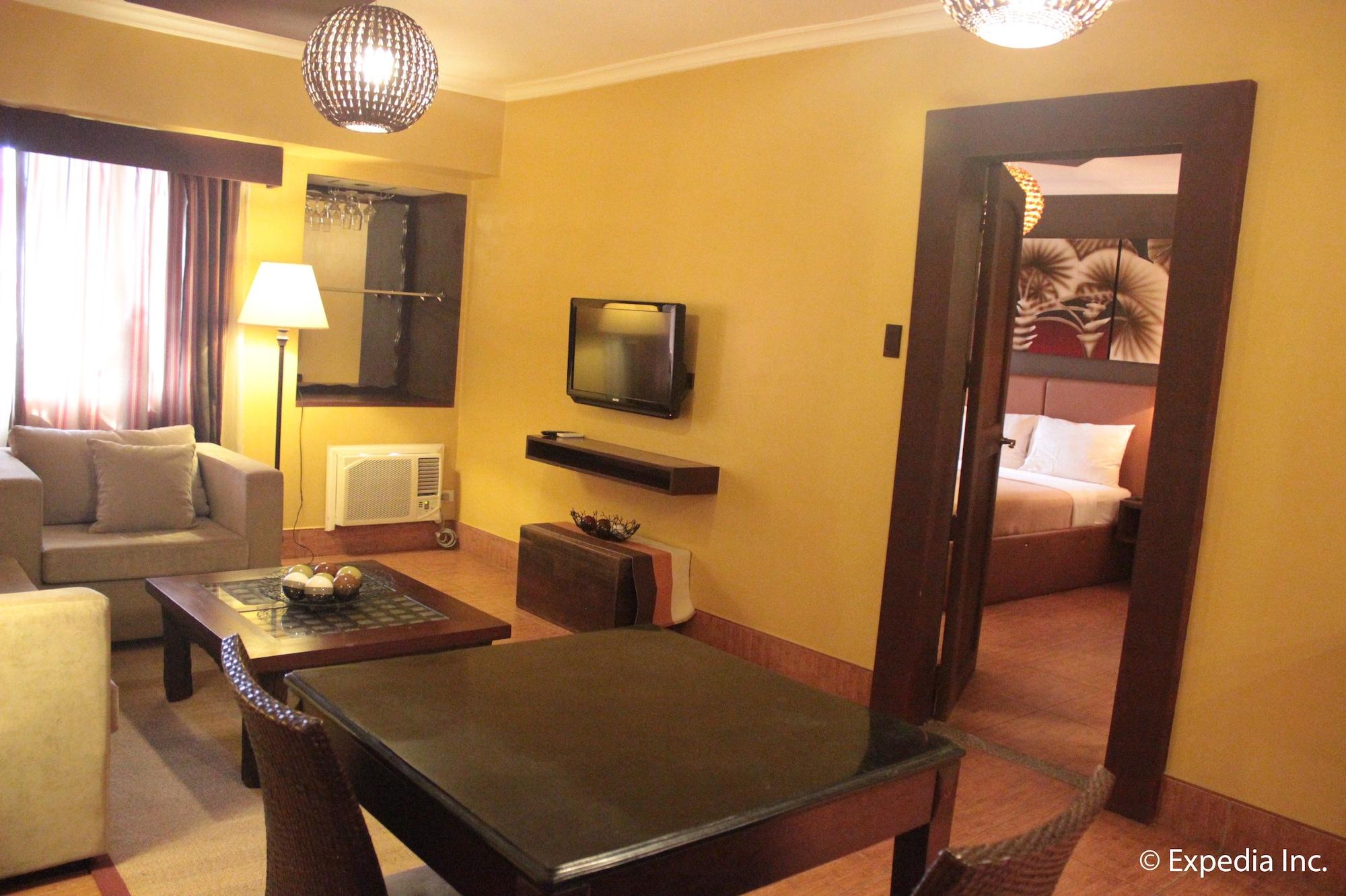 Pamulinawen Hotel Laoag Exteriör bild