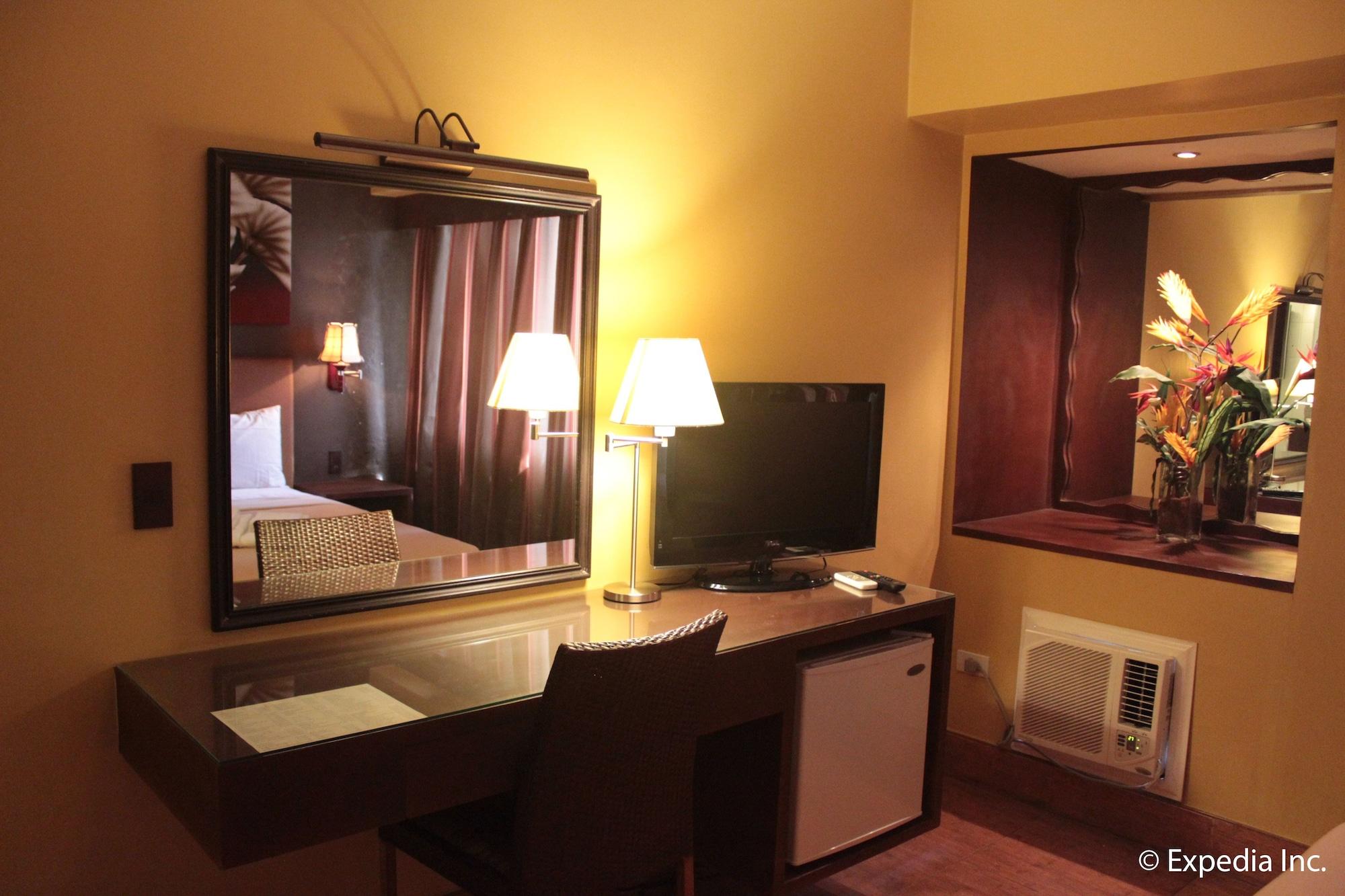 Pamulinawen Hotel Laoag Exteriör bild
