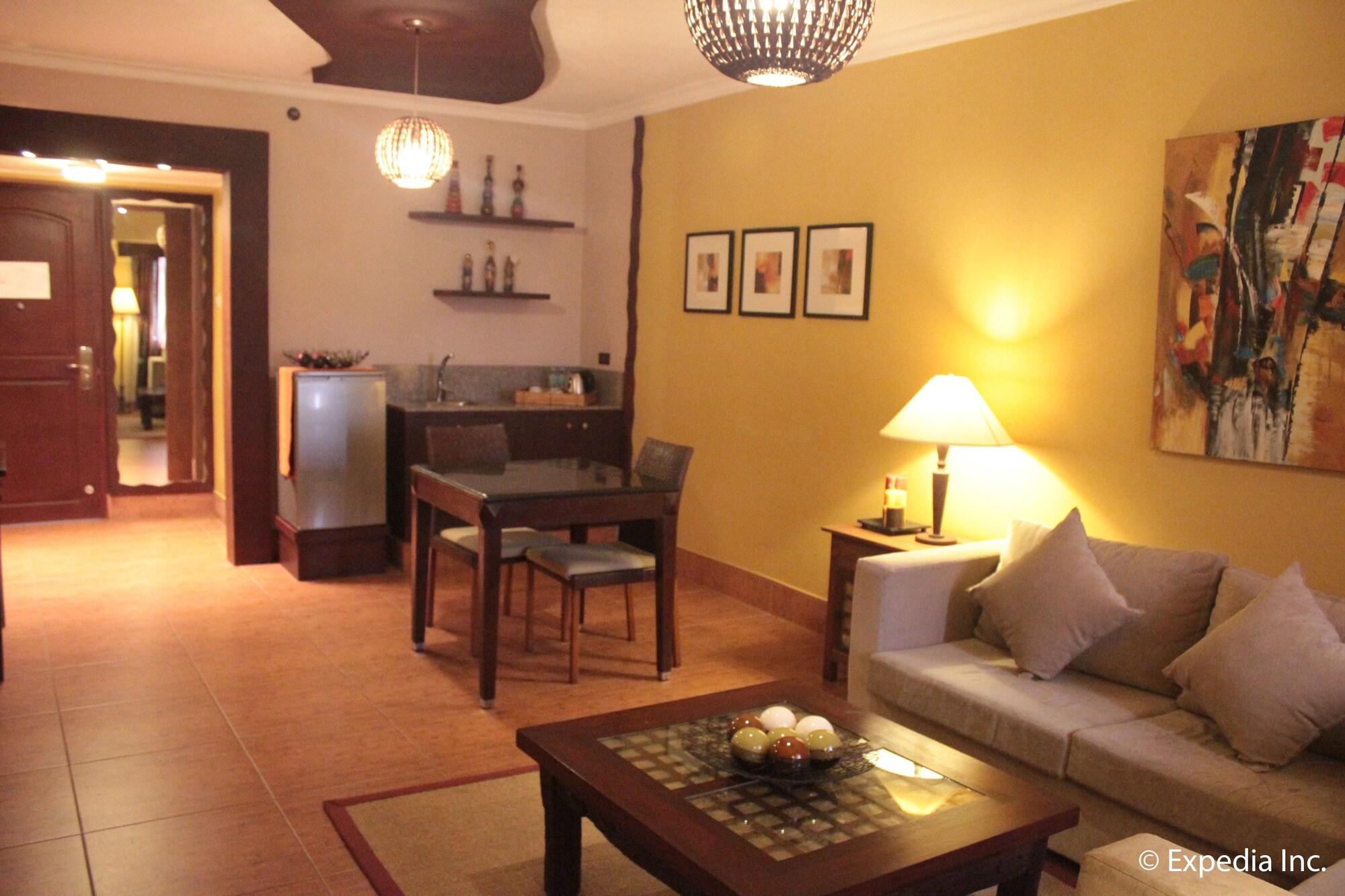 Pamulinawen Hotel Laoag Exteriör bild