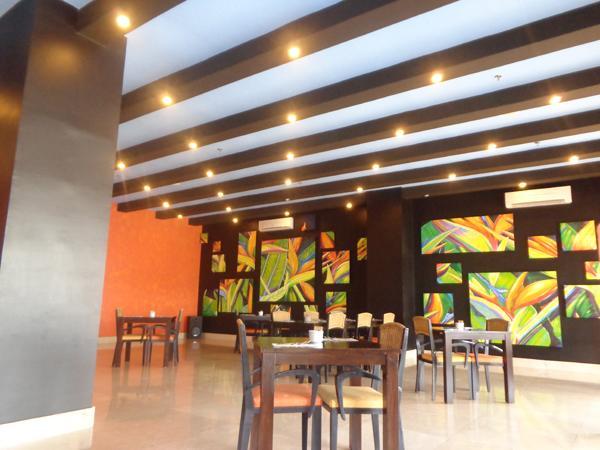 Pamulinawen Hotel Laoag Exteriör bild