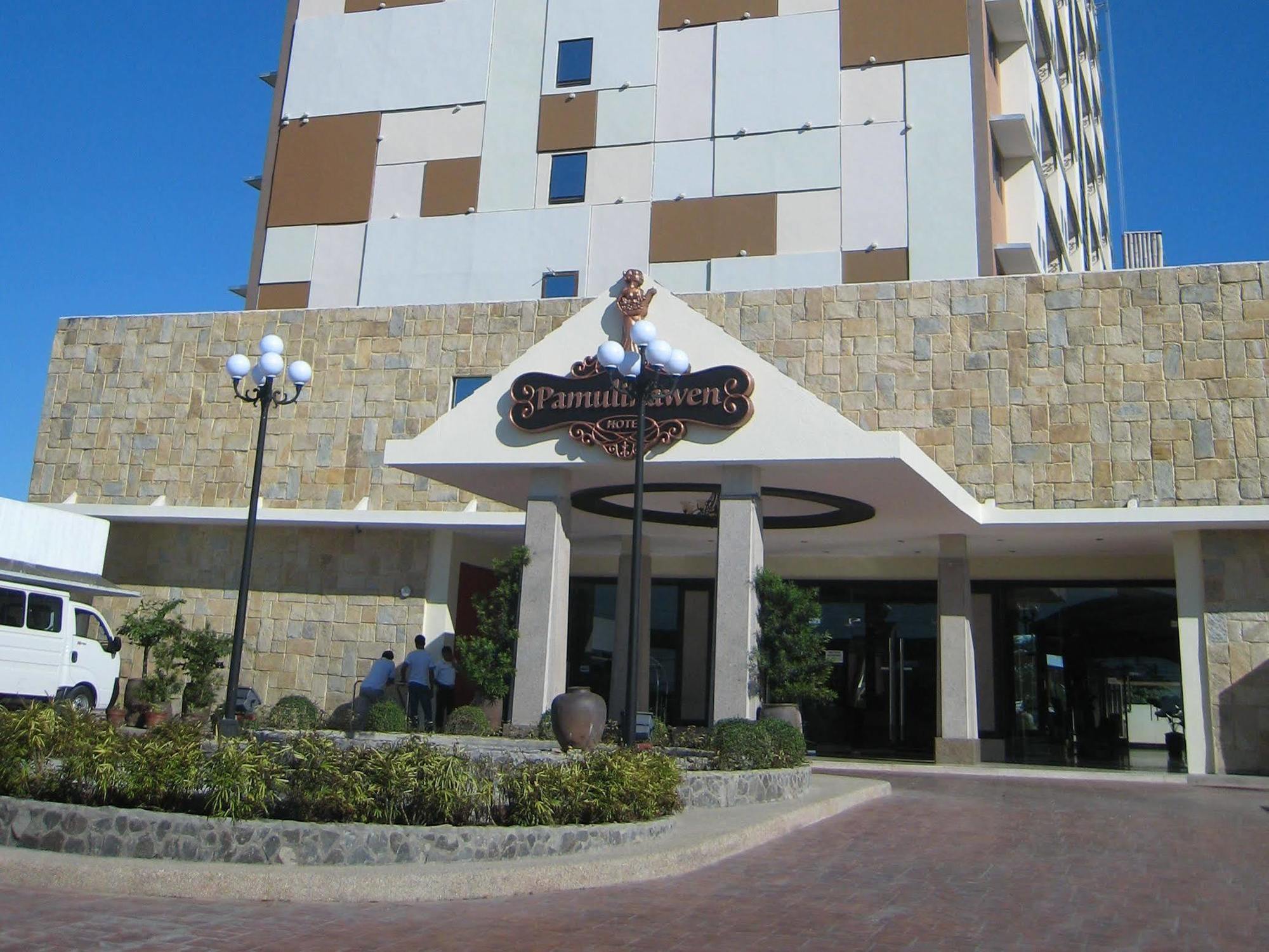 Pamulinawen Hotel Laoag Exteriör bild