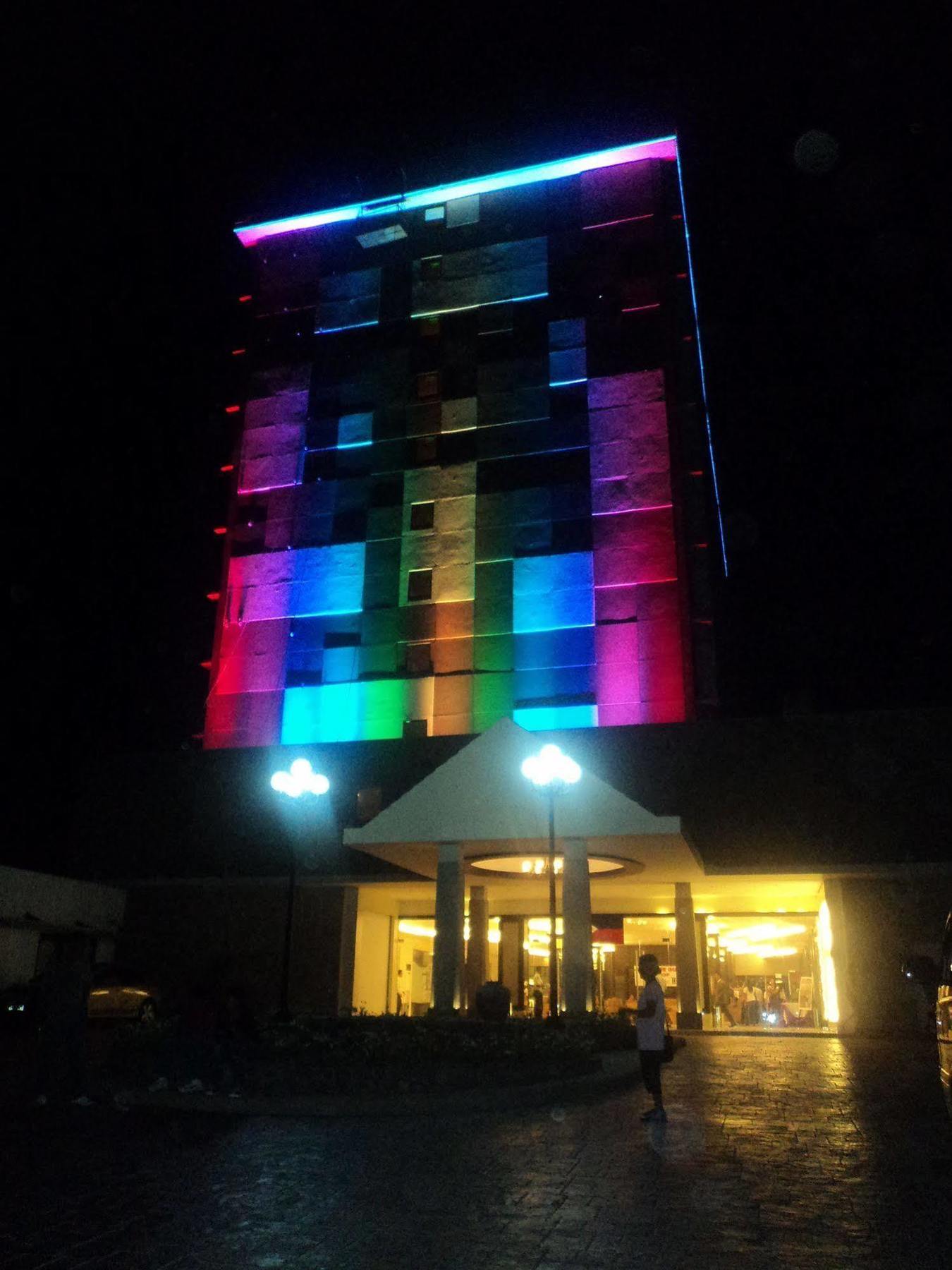 Pamulinawen Hotel Laoag Exteriör bild
