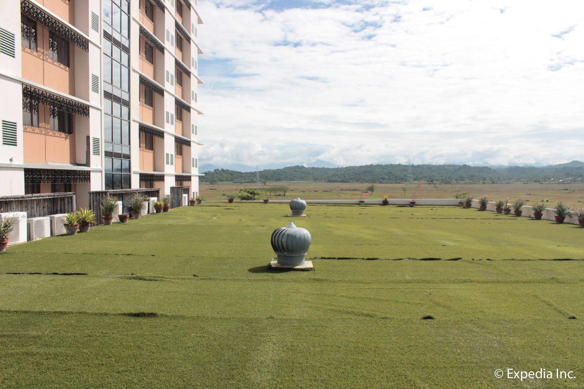 Pamulinawen Hotel Laoag Exteriör bild