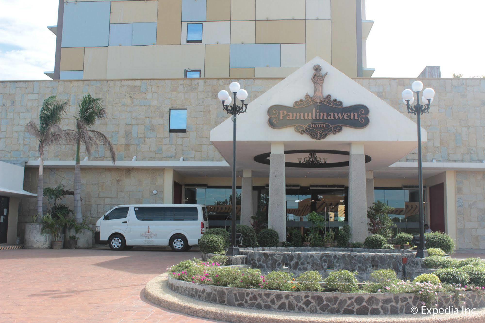 Pamulinawen Hotel Laoag Exteriör bild